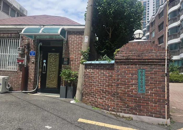 Gwangalli Beach, Sleeps8, Busan,family Trip, 20 Minutes To Nampo, 20 Minutes To Jeonpo Apartment *