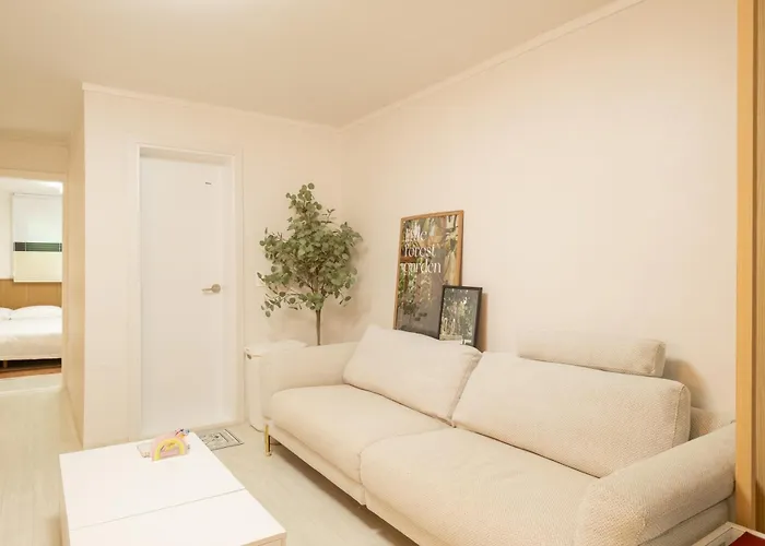 Gwangalli Beach, Sleeps8, Busan,family Trip, 20 Minutes To Nampo, 20 Minutes To Jeonpo Apartment Busan
