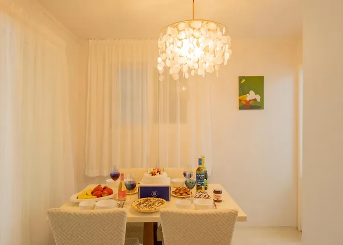 Apartment Gwangalli Beach, Sleeps8, Busan,family Trip, 20 Minutes To Nampo, 20 Minutes To Jeonpo *